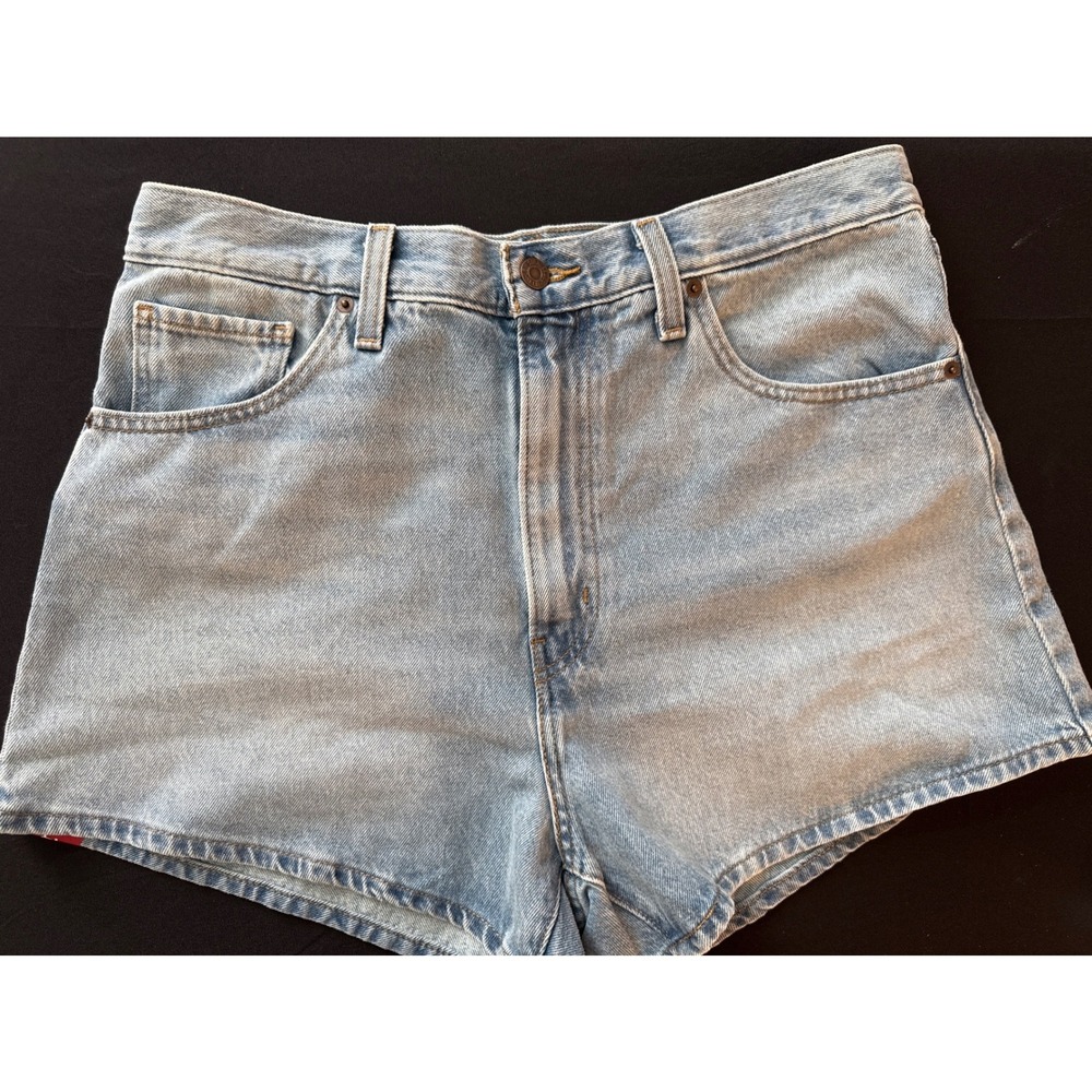 Levis High Waisted Mom Shorts Light Wash Blue Denim Size 32 14 NEW